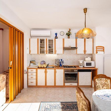 2 Bedroom Cozy Apartment In Задар Екстериор снимка