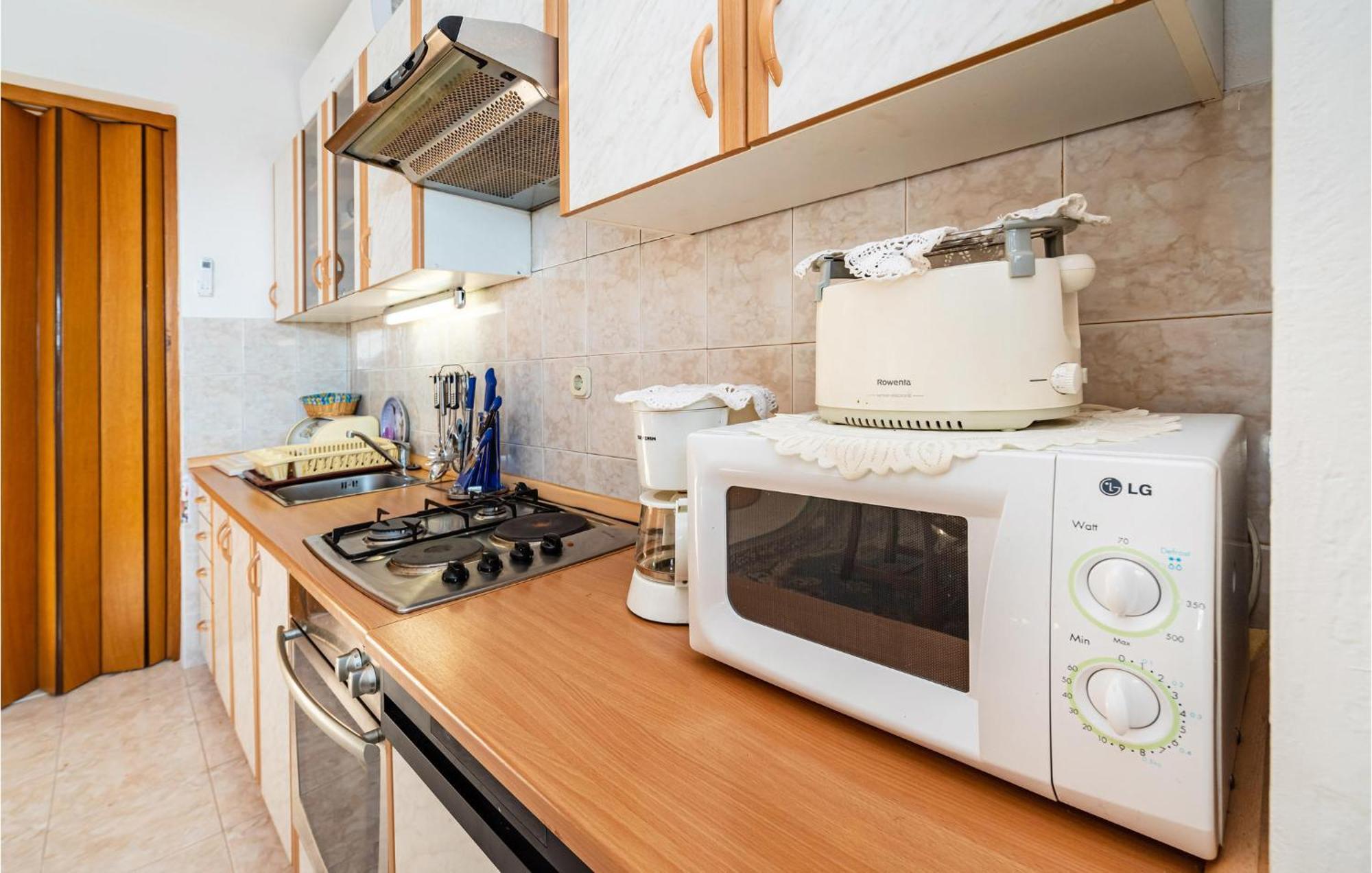 2 Bedroom Cozy Apartment In Задар Екстериор снимка