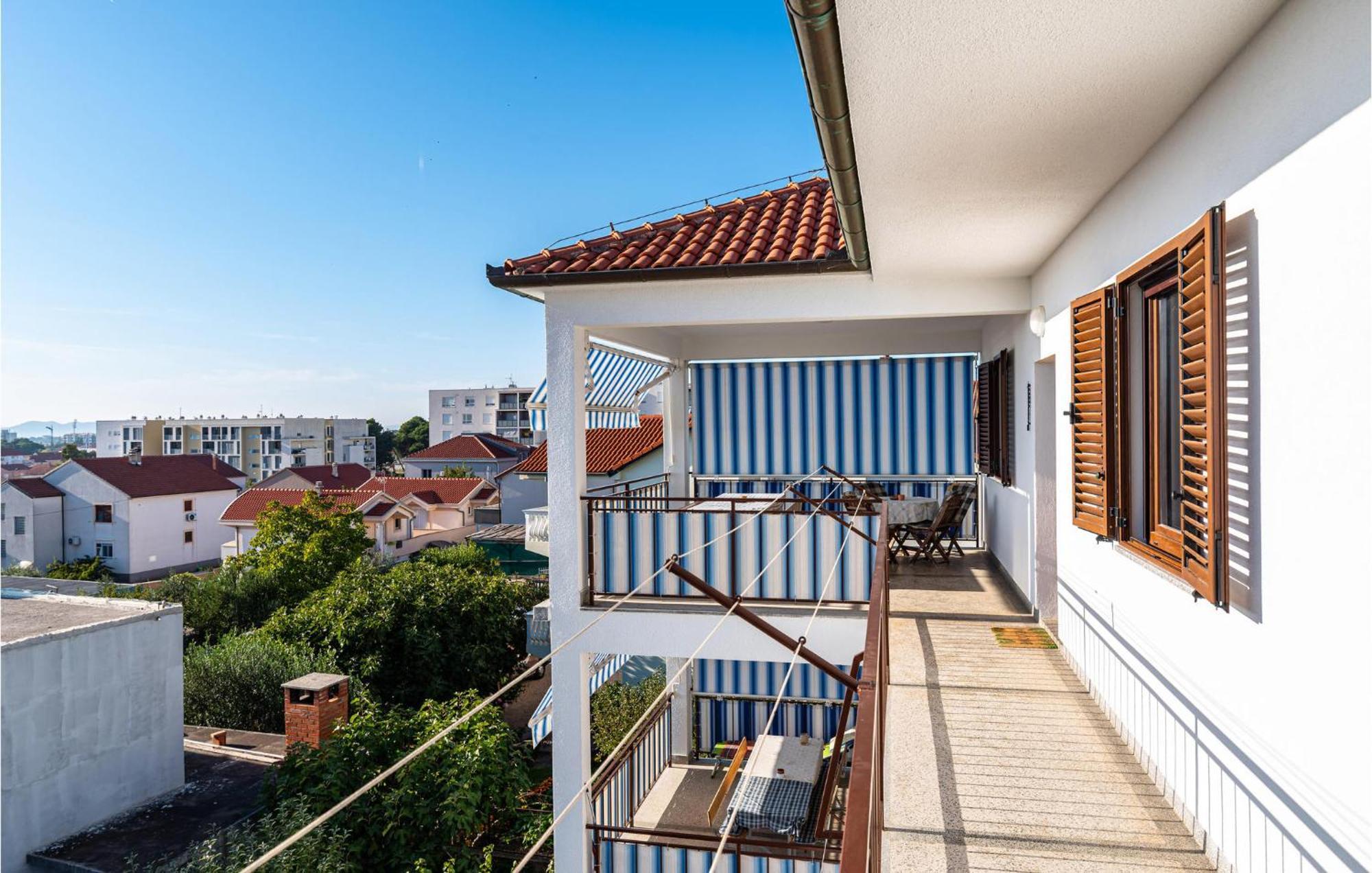 2 Bedroom Cozy Apartment In Задар Екстериор снимка