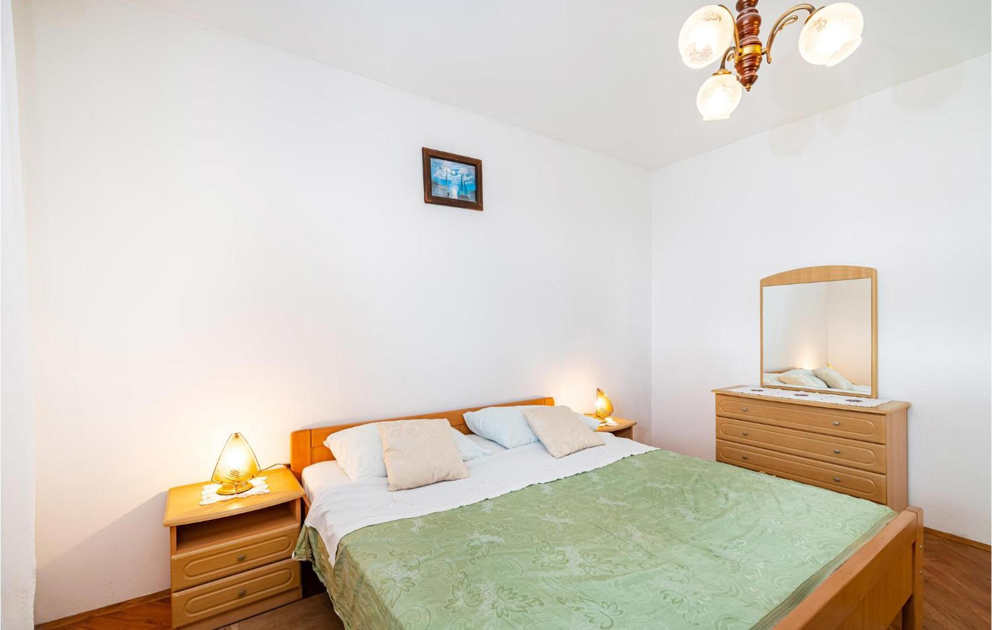 2 Bedroom Cozy Apartment In Задар Екстериор снимка