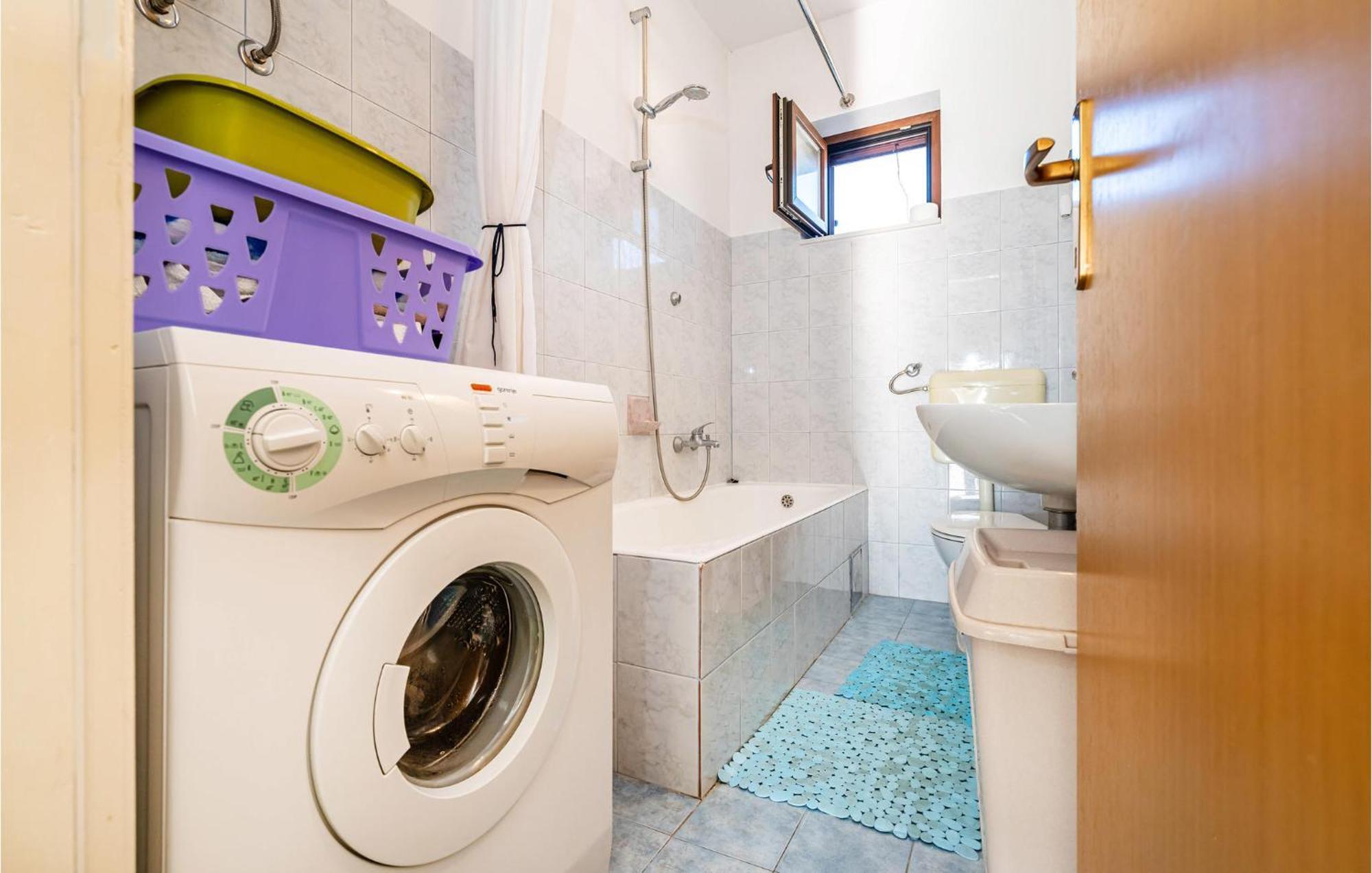 2 Bedroom Cozy Apartment In Задар Екстериор снимка