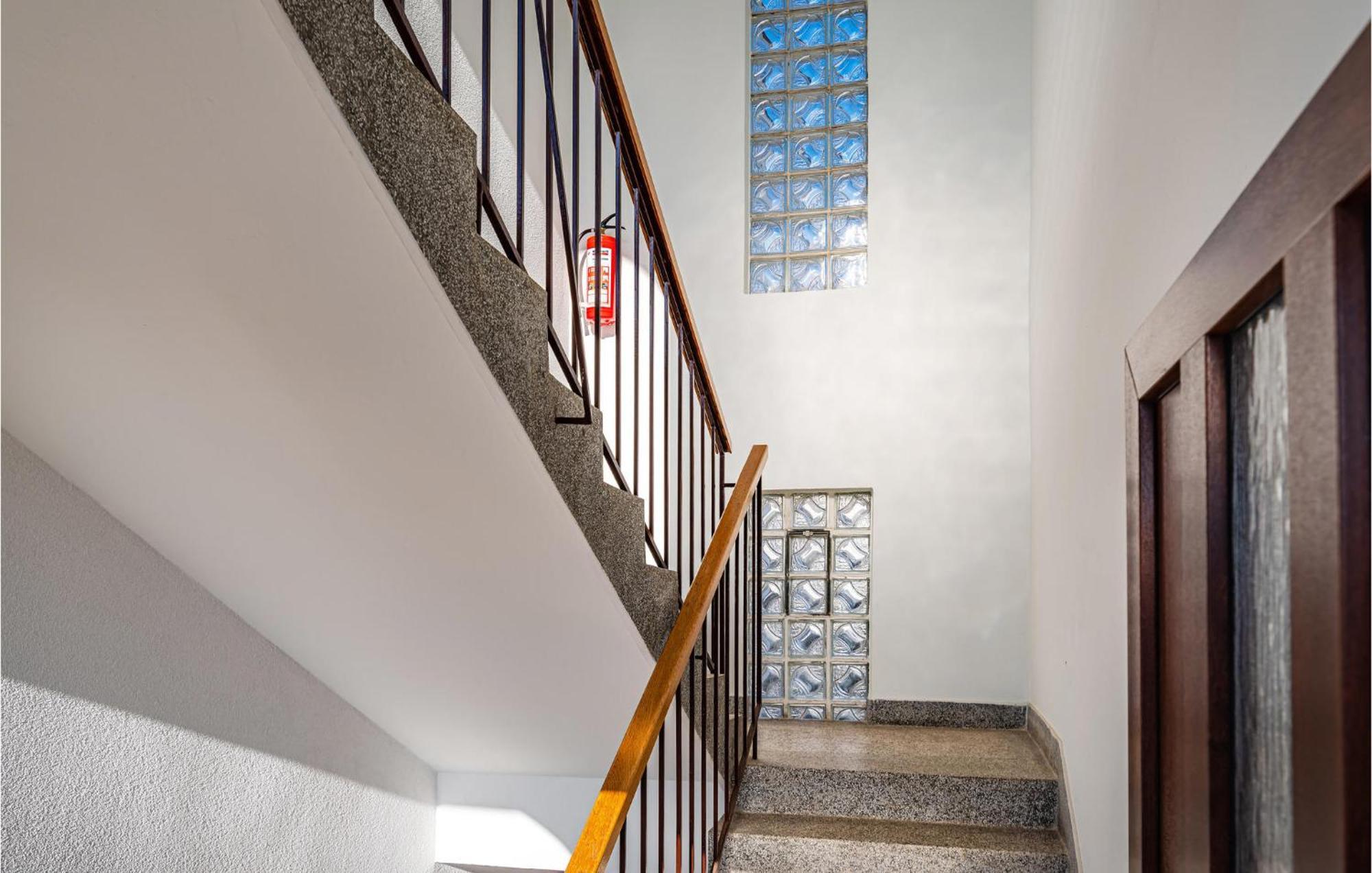 2 Bedroom Cozy Apartment In Задар Екстериор снимка